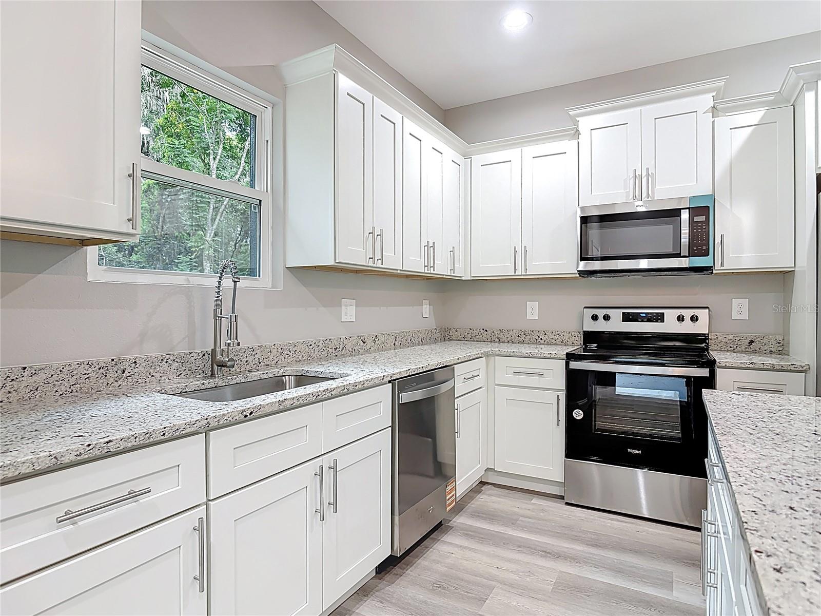 Image 21 of 54 For 905 Garfield Avenue