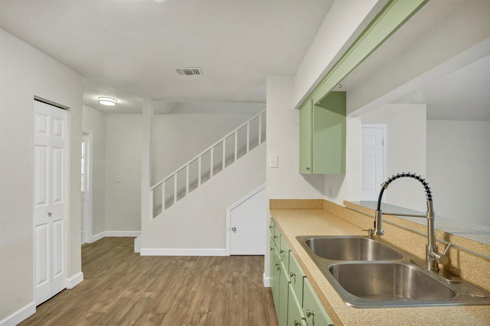 Image 10 of 38 For 2304 Isle Royale Court Se