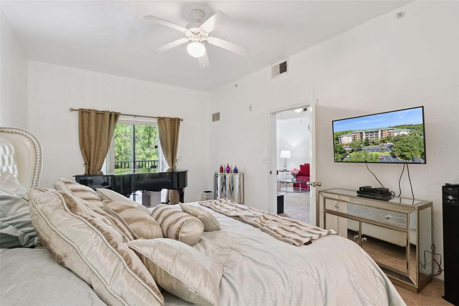 Image 14 of 57 For 3060 Pirates Retreat Court 305