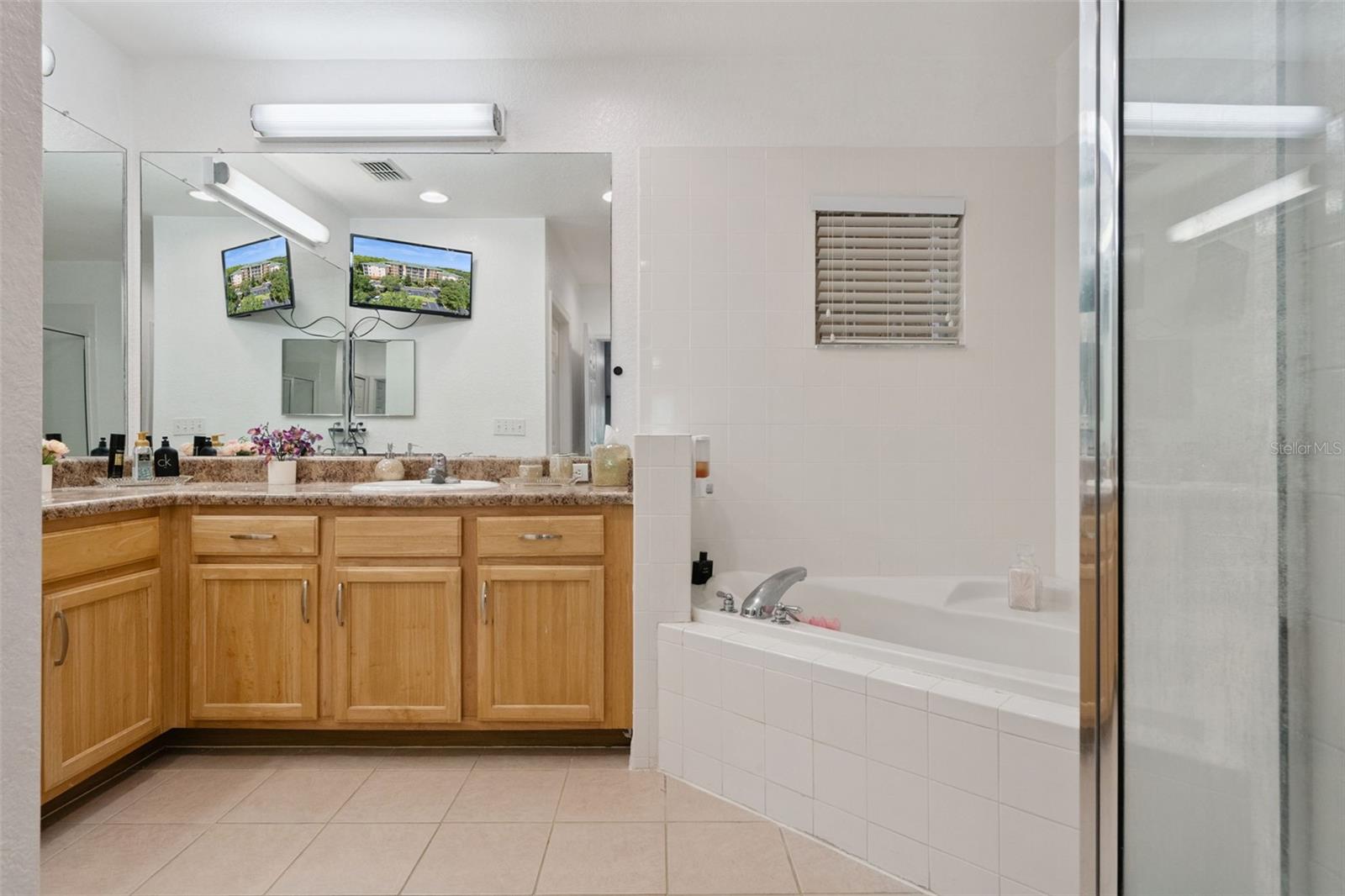 Image 15 of 57 For 3060 Pirates Retreat Court 305