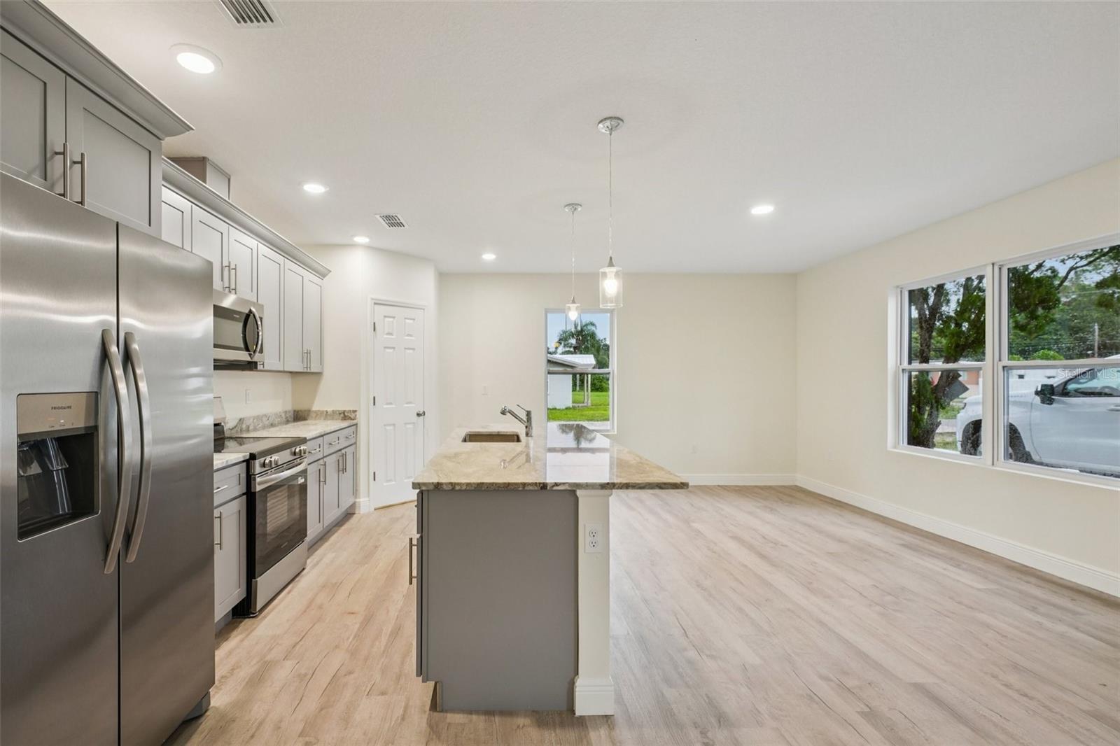 Image 3 of 61 For 626 Woodland Avenue