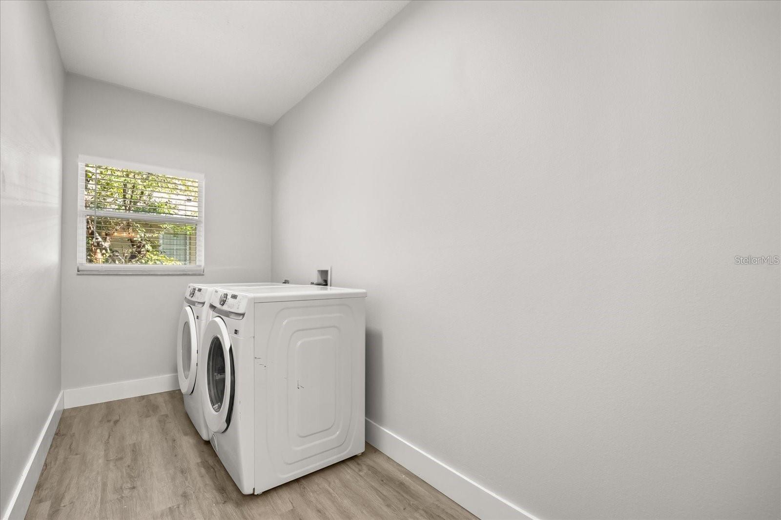 Image 6 of 37 For 724 Tahiti Drive