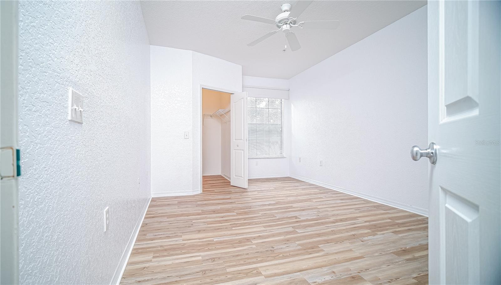 Image 10 of 27 For 6149 Metrowest Boulevard 203