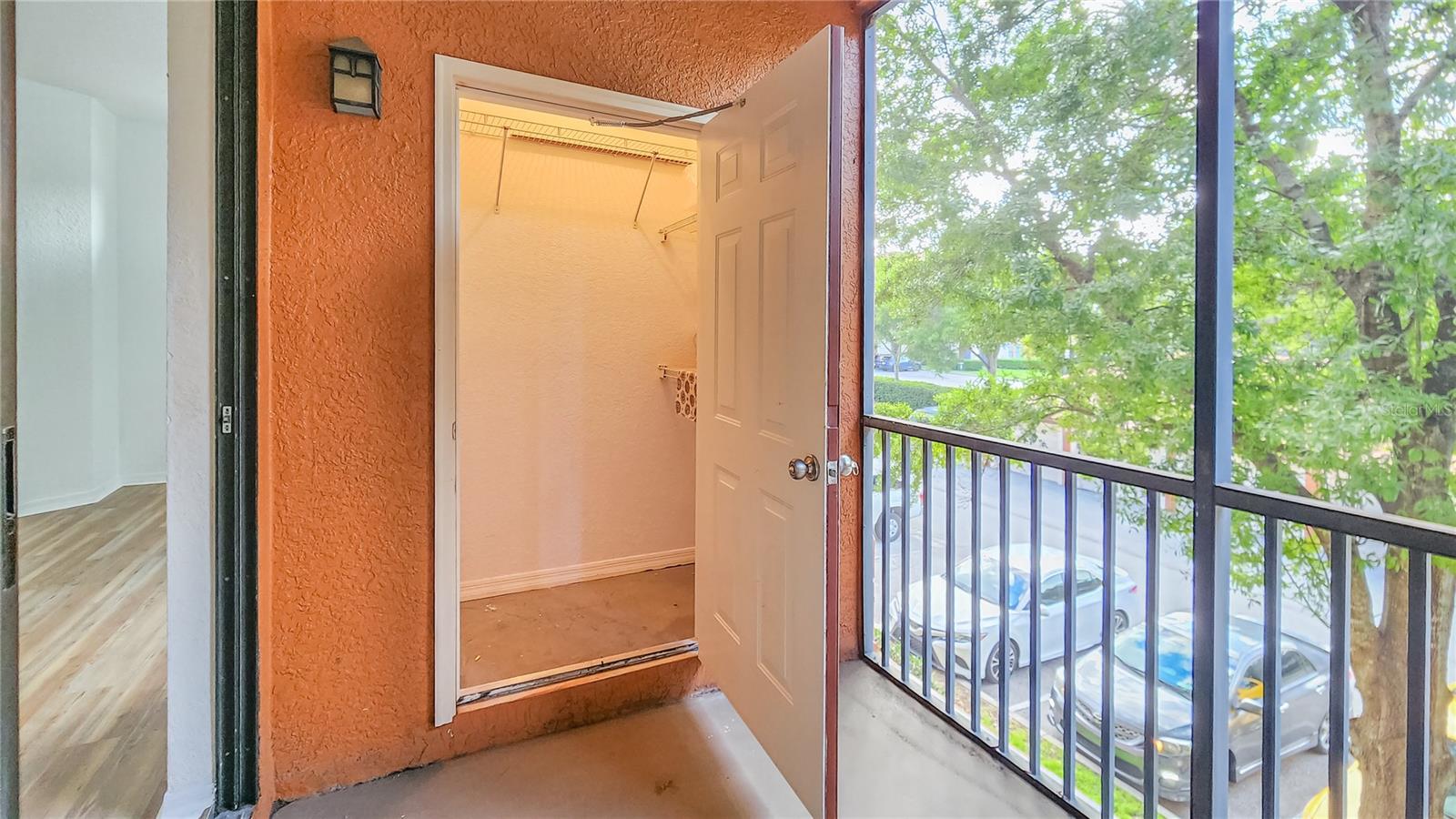 Image 19 of 27 For 6149 Metrowest Boulevard 203