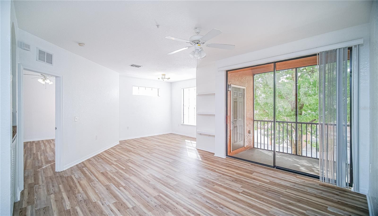 Image 8 of 27 For 6149 Metrowest Boulevard 203