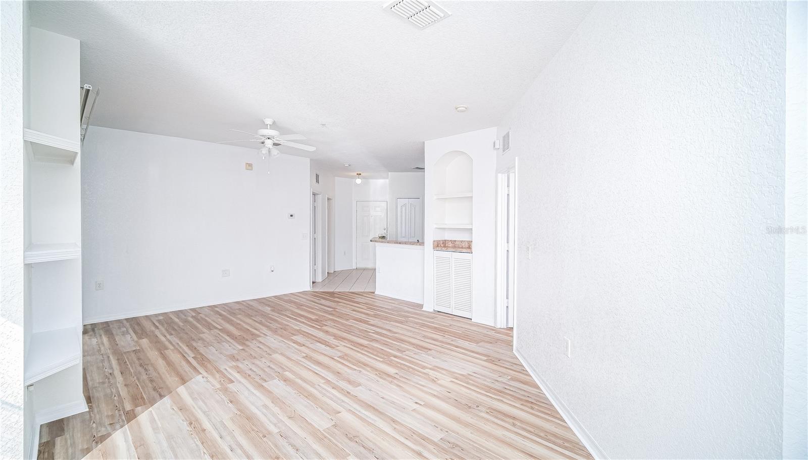 Image 9 of 27 For 6149 Metrowest Boulevard 203