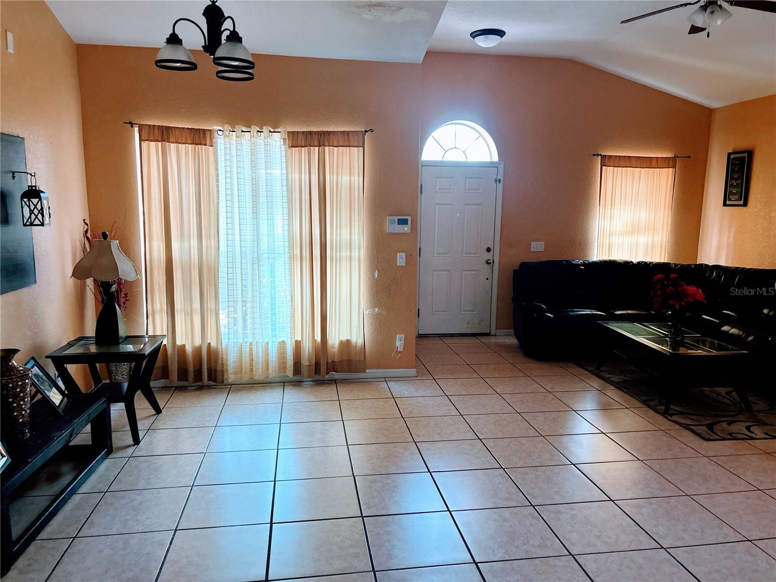 Image 3 of 21 For 239 Towerview Drive W