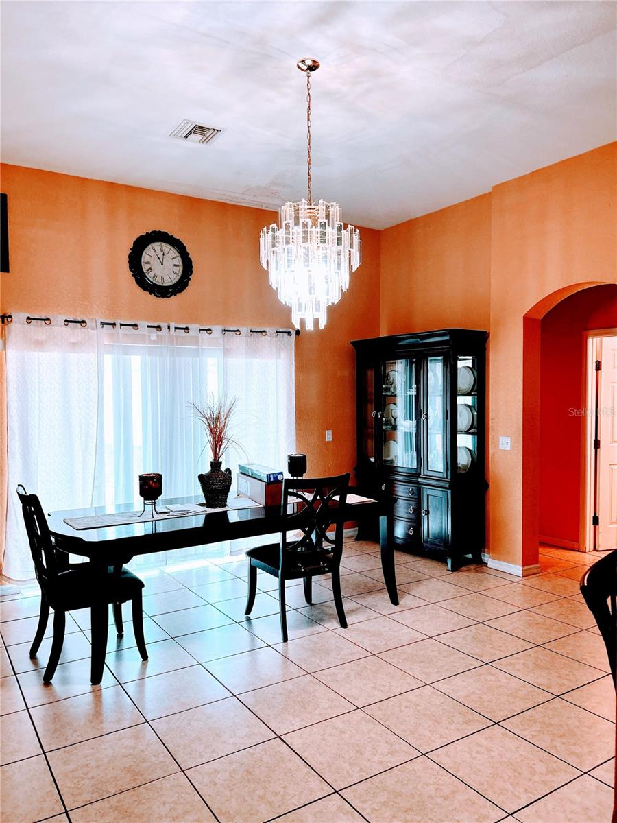 Image 4 of 21 For 239 Towerview Drive W