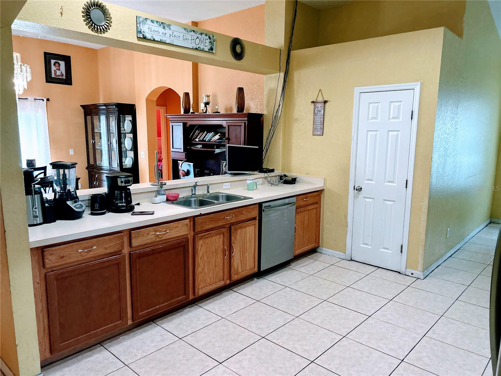 Image 8 of 21 For 239 Towerview Drive W