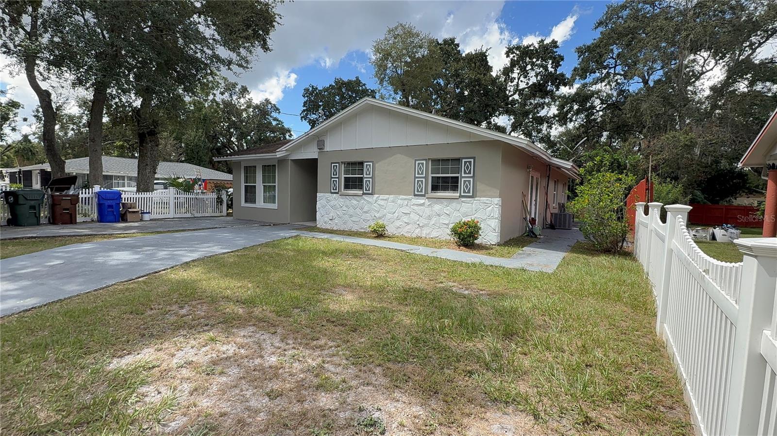 Image 5 of 27 For 226 Rosland Drive