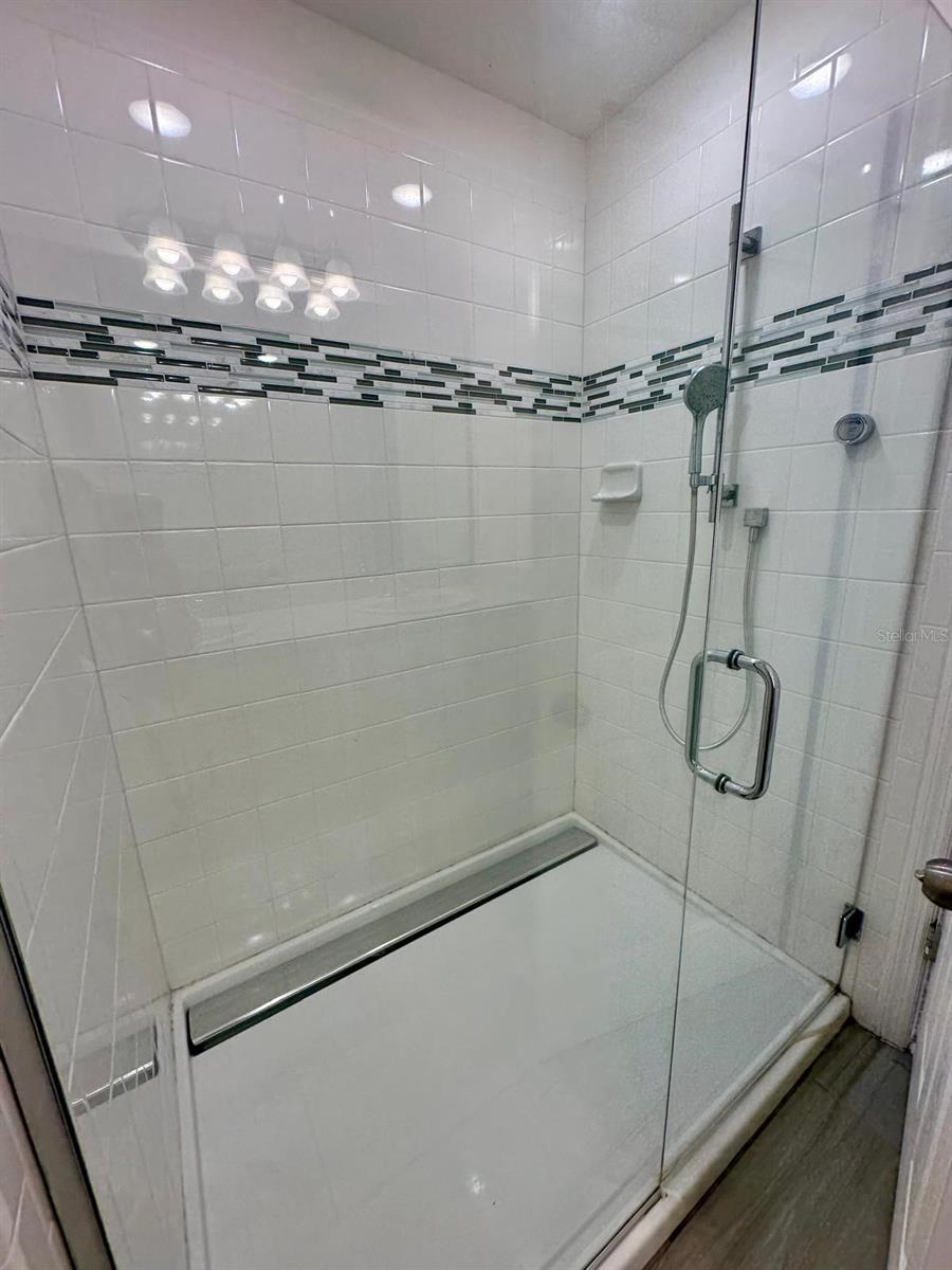 Image 11 of 21 For 5010 Greenbank Lane