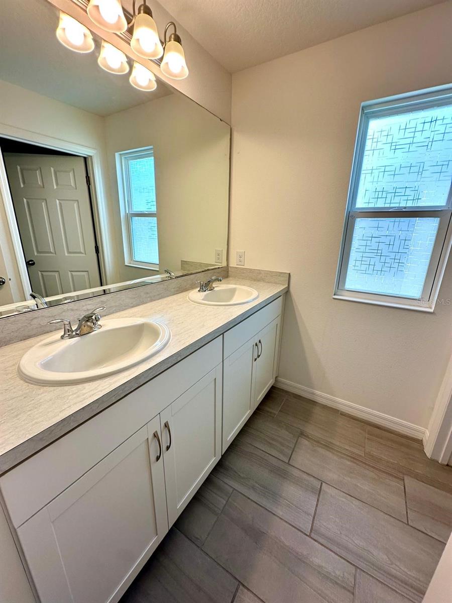 Image 15 of 21 For 5010 Greenbank Lane