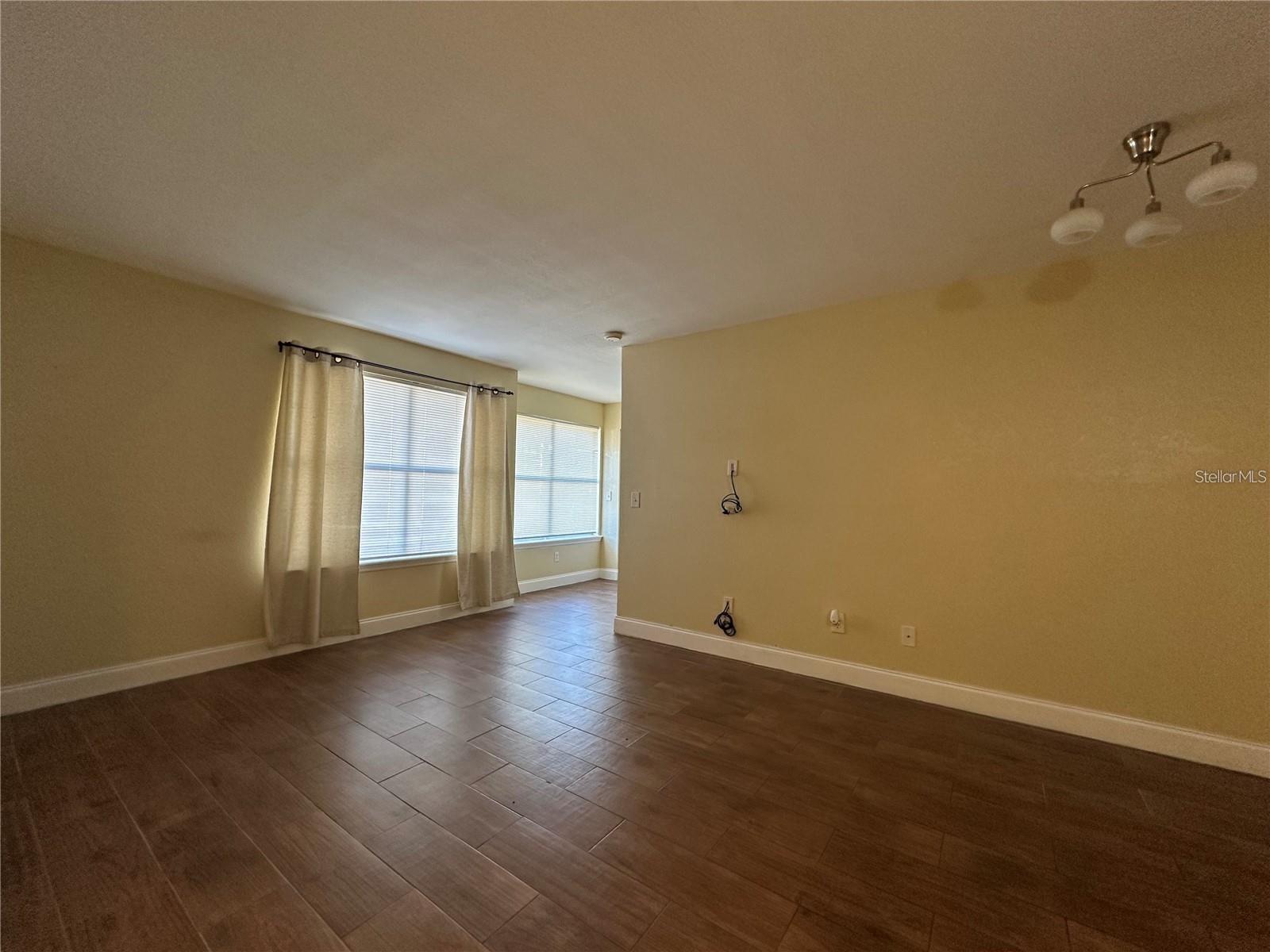 Image 8 of 30 For 5108 Conroy Road 1713