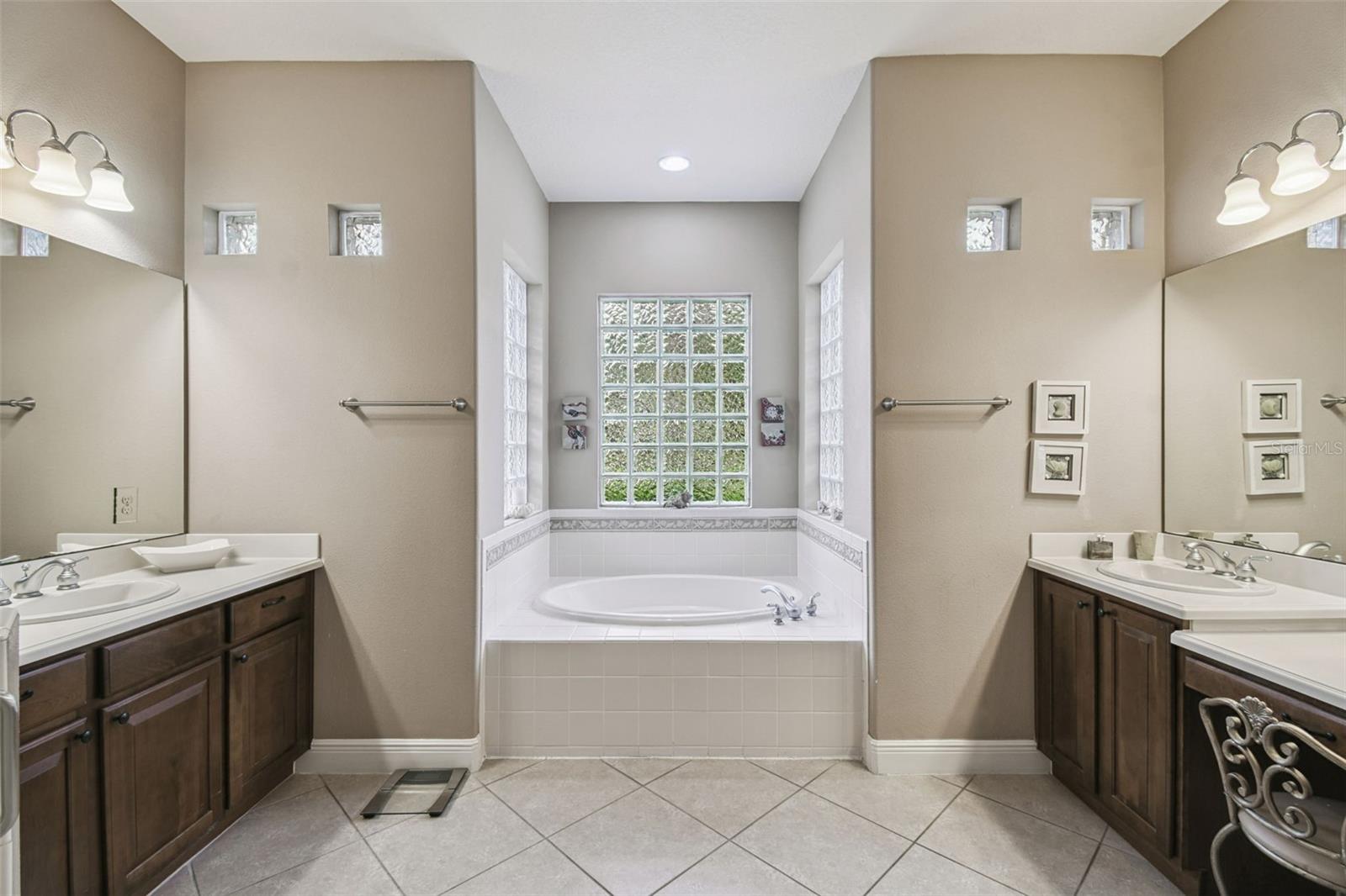 Image 24 of 59 For 861 Bella Viana Road