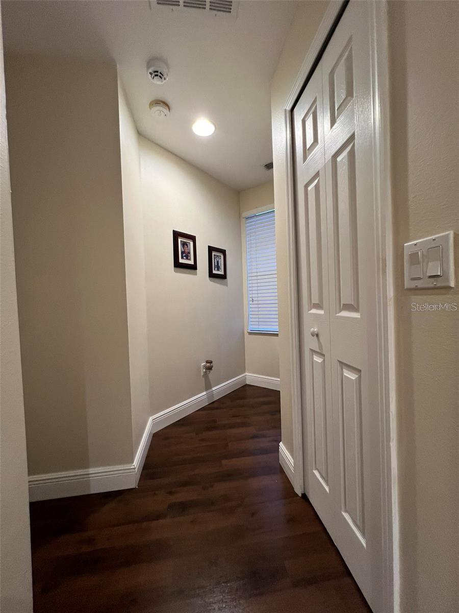 Image 11 of 24 For 9528 Silver Buttonwood Street