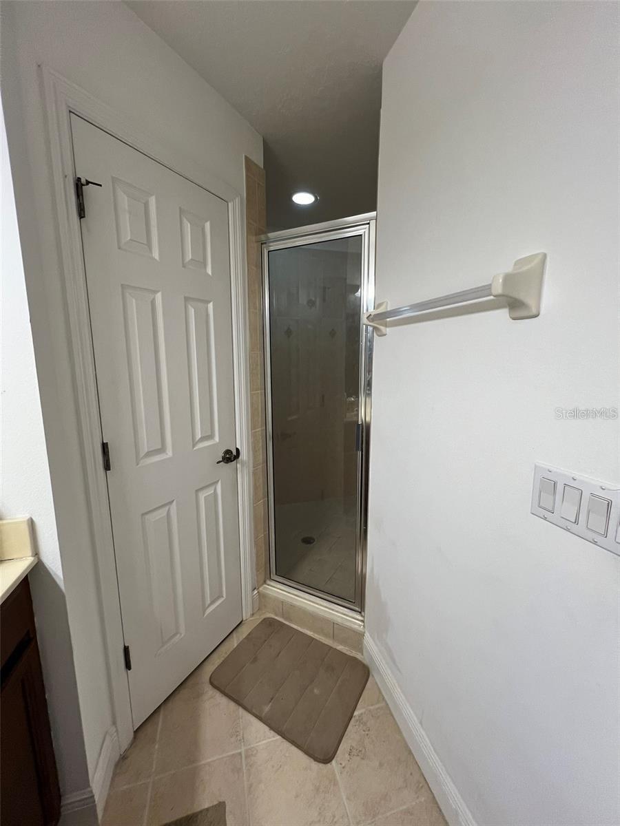 Image 17 of 24 For 9528 Silver Buttonwood Street