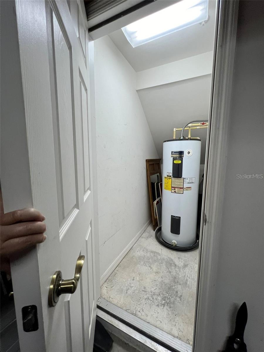 Image 23 of 24 For 9528 Silver Buttonwood Street