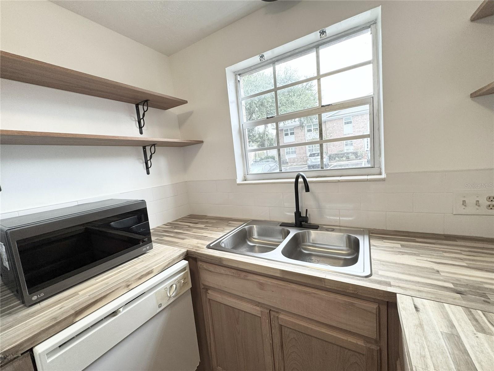 Image 15 of 64 For 4212 Lake Underhill Road 5d9