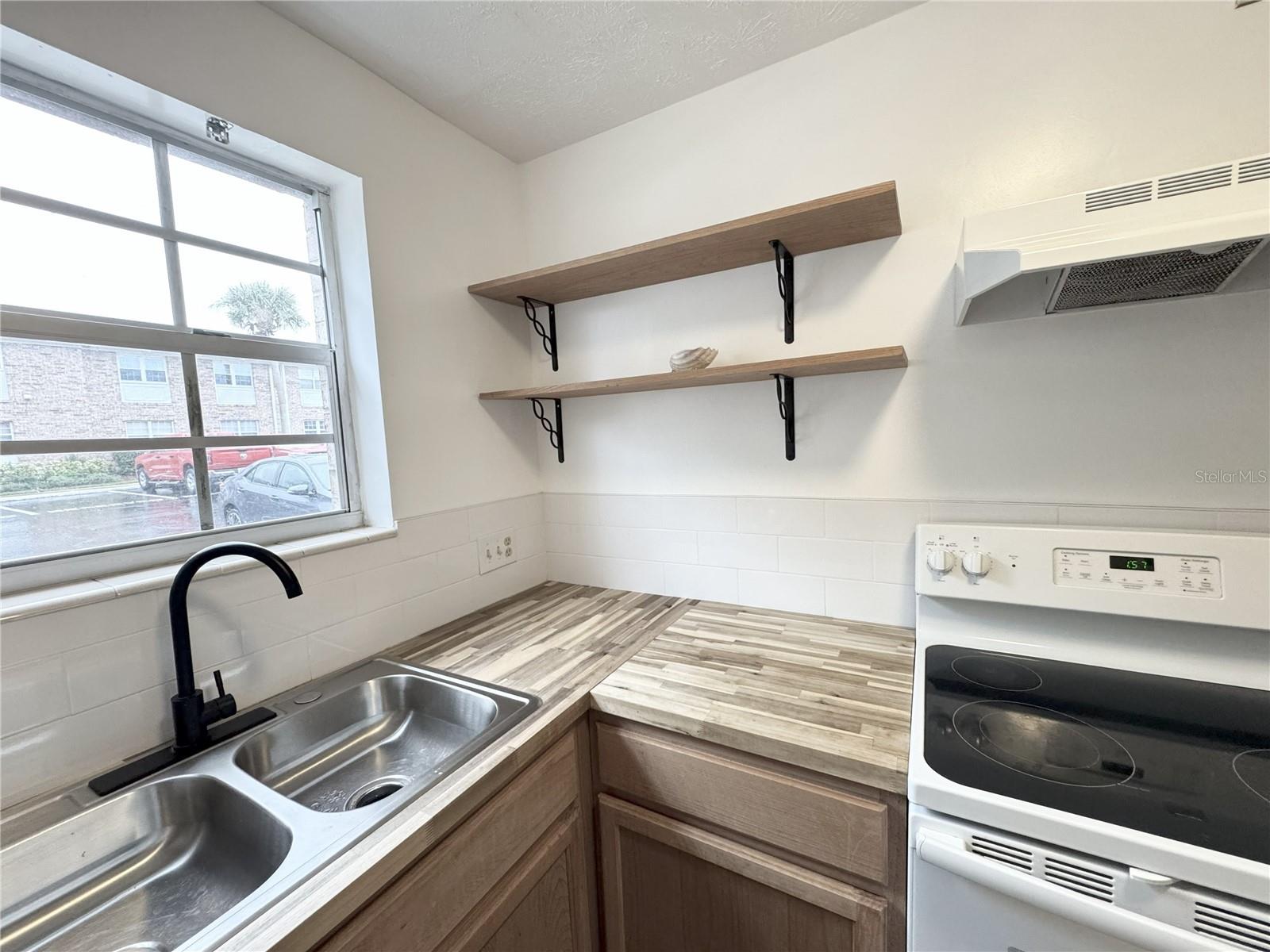 Image 16 of 64 For 4212 Lake Underhill Road 5d9