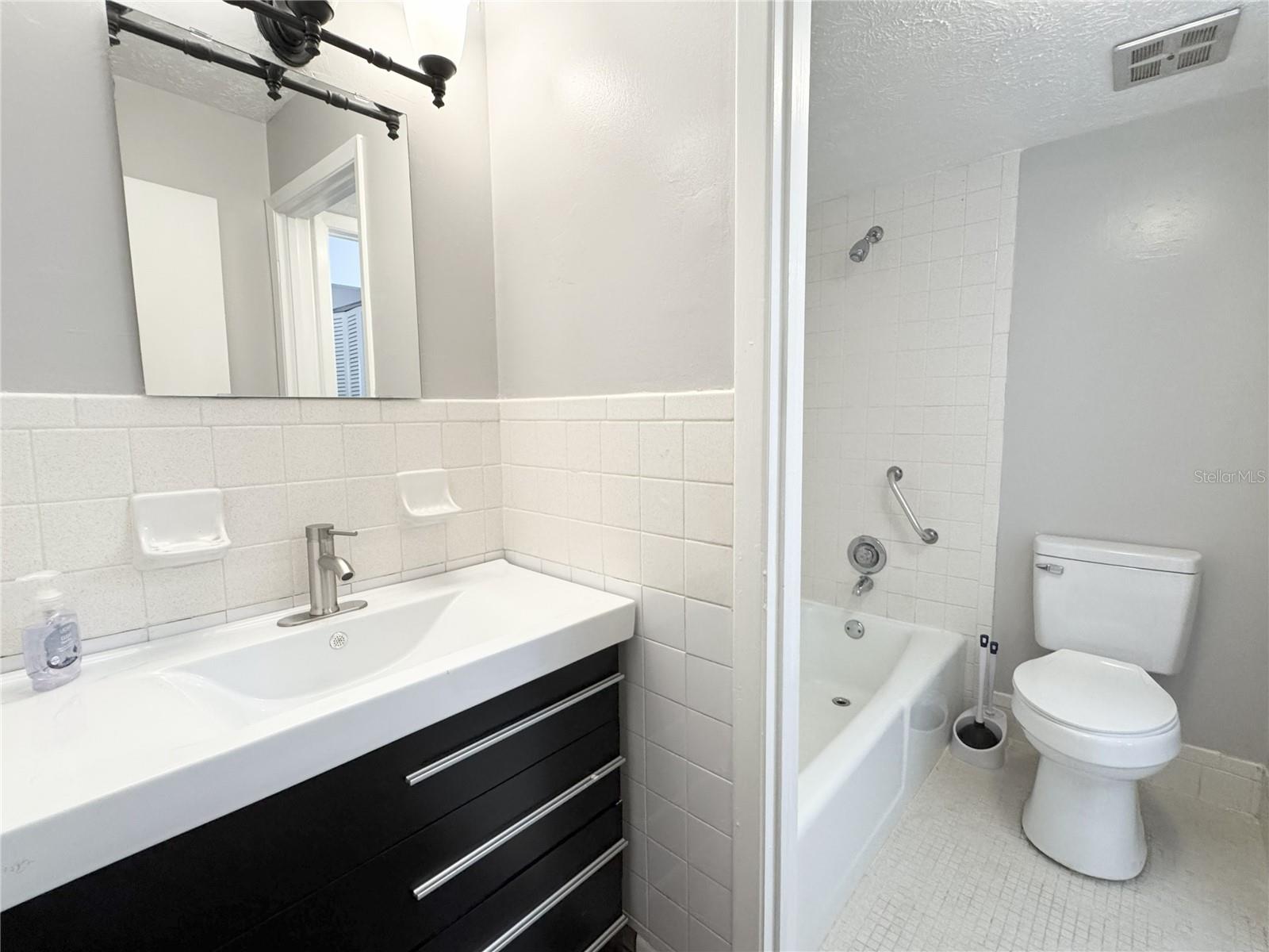 Image 26 of 64 For 4212 Lake Underhill Road 5d9