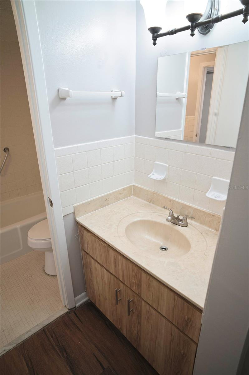 Image 29 of 64 For 4212 Lake Underhill Road 5d9
