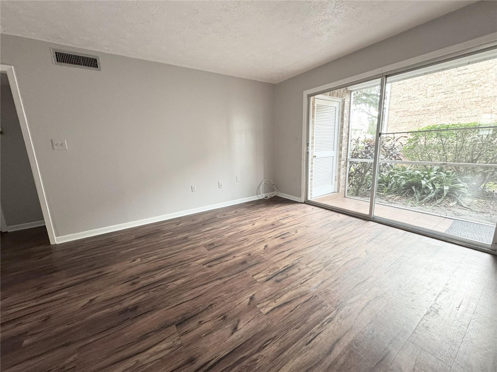 Image 37 of 64 For 4212 Lake Underhill Road 5d9