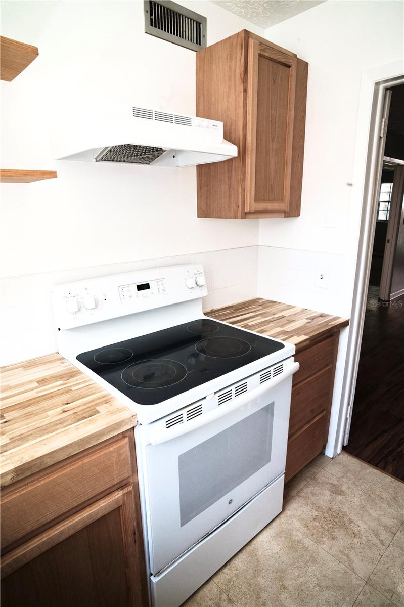 Image 5 of 64 For 4212 Lake Underhill Road 5d9