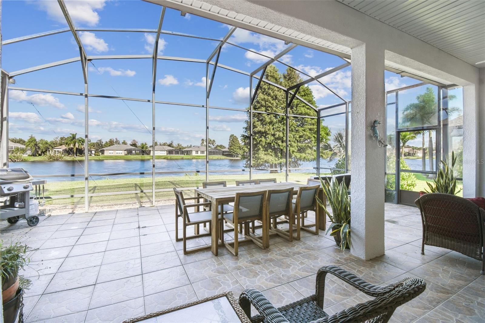 Image 4 of 36 For 722 Shorehaven Drive