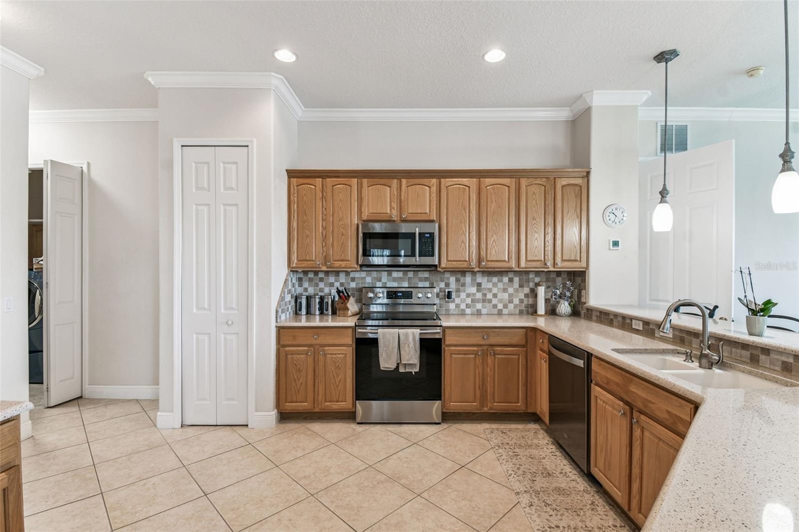 Image 8 of 36 For 722 Shorehaven Drive