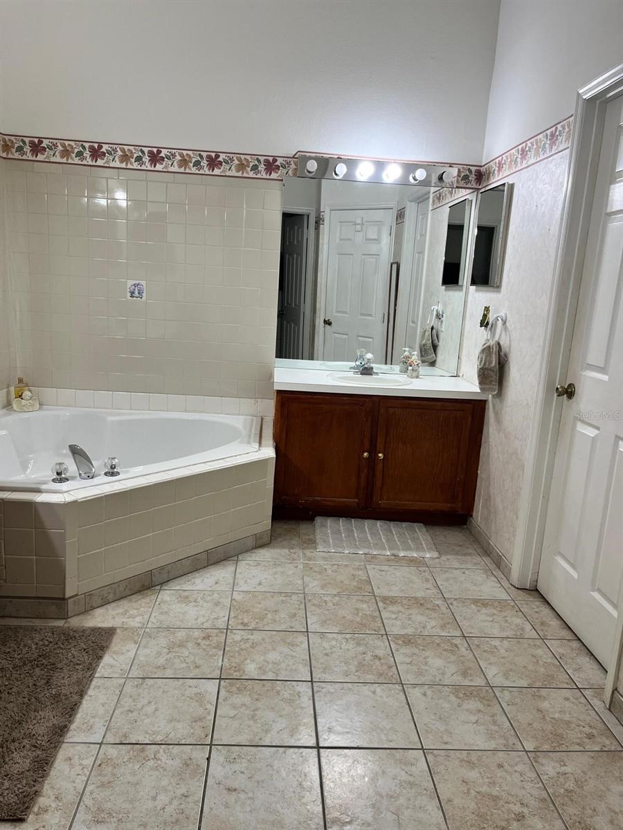 Image 29 of 48 For 6043 Lake Pointe Drive 306