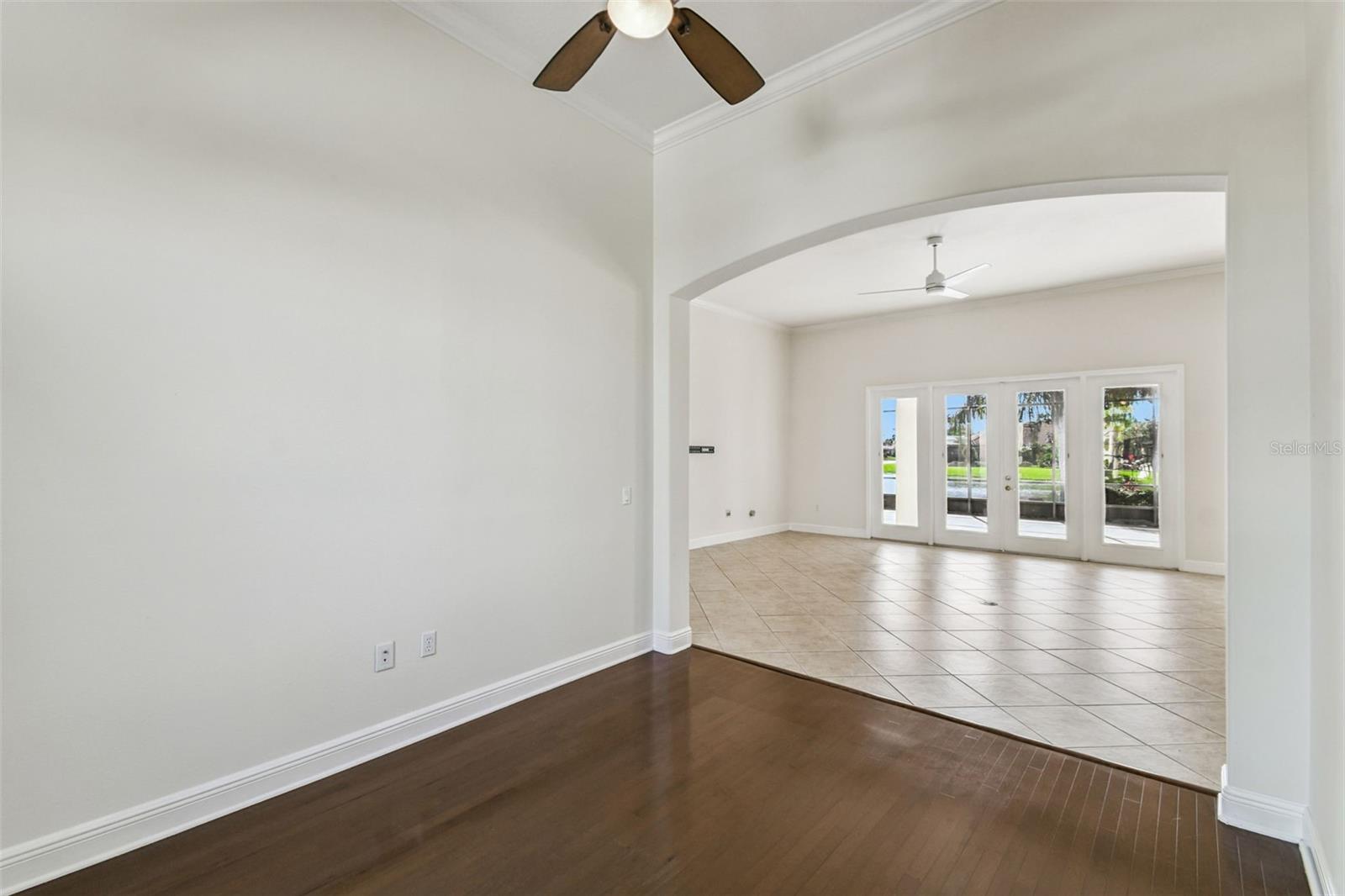 Image 10 of 66 For 506 Tapatio Lane