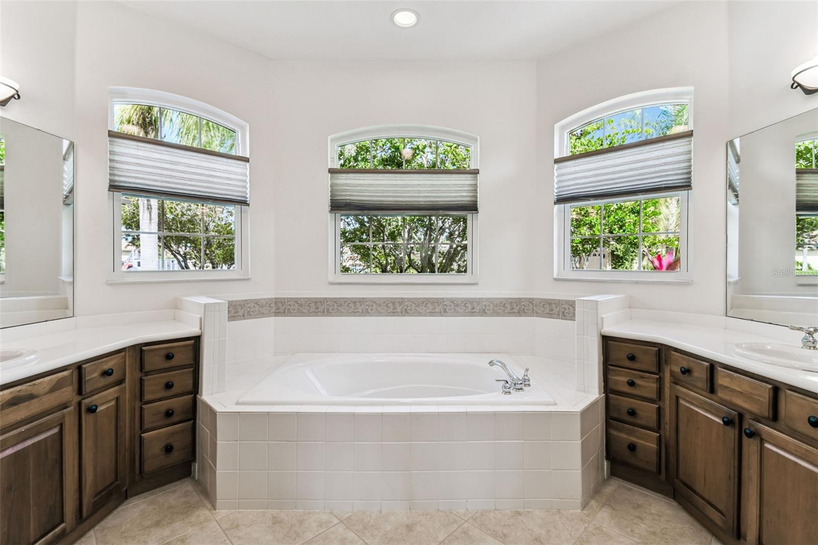 Image 22 of 66 For 506 Tapatio Lane