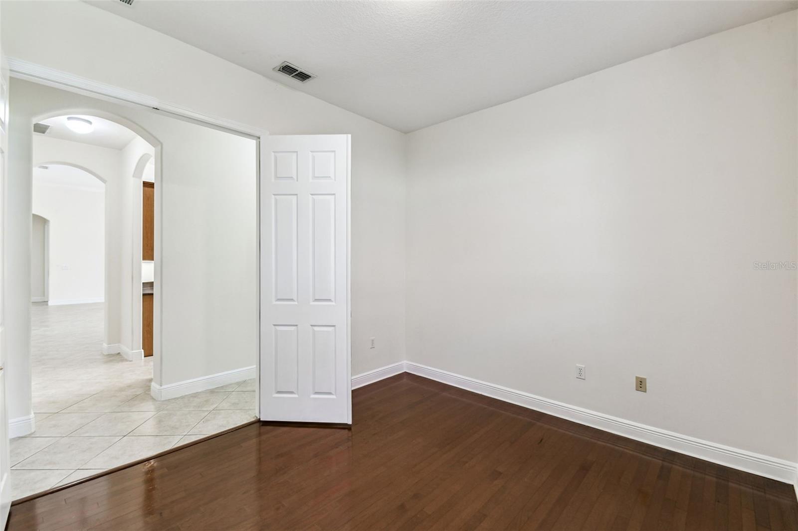 Image 33 of 66 For 506 Tapatio Lane