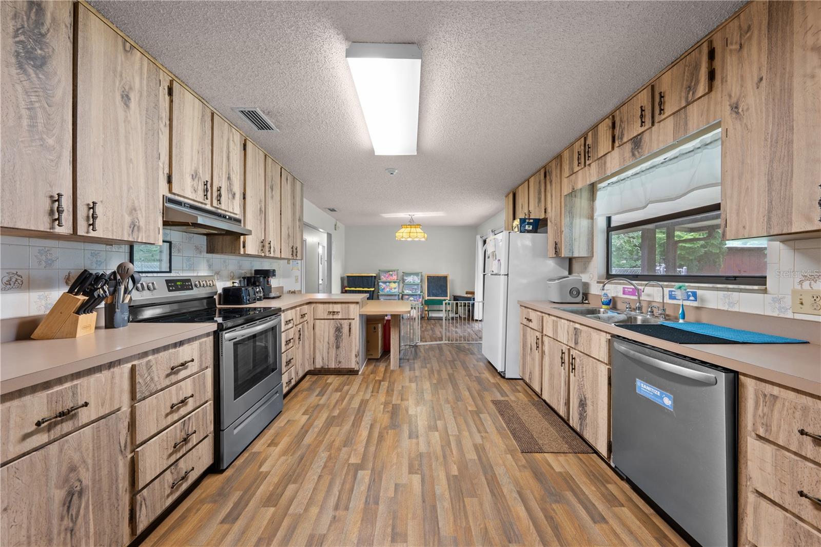 Image 27 of 52 For 102 Highland Street