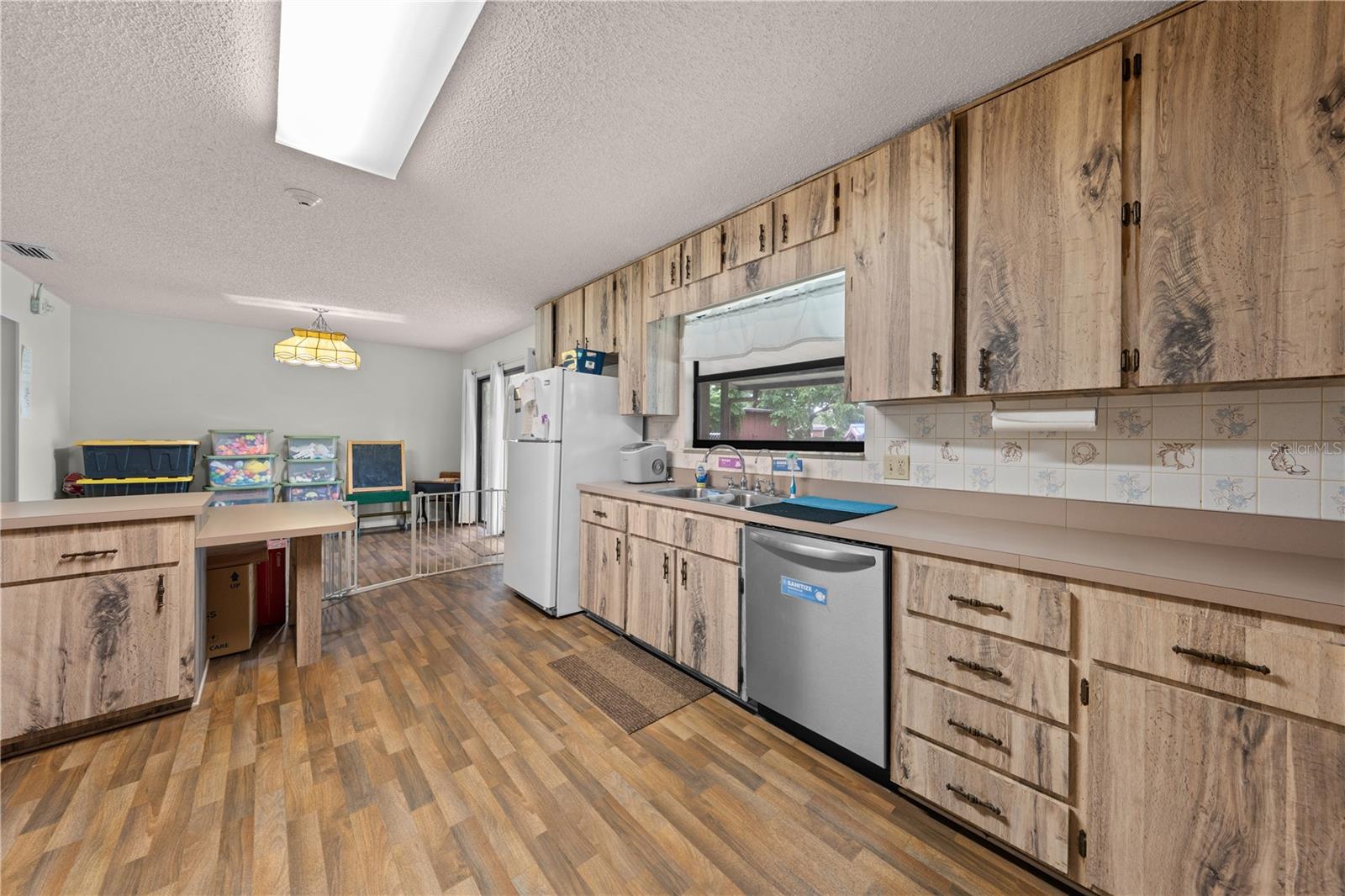 Image 28 of 52 For 102 Highland Street