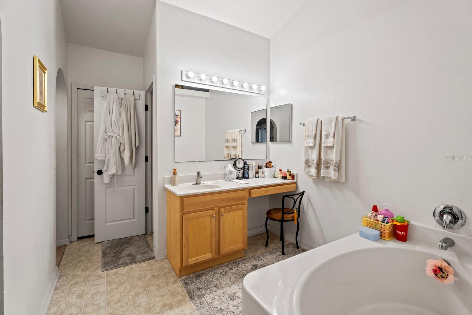 Image 36 of 63 For 6107 Waterfield Way