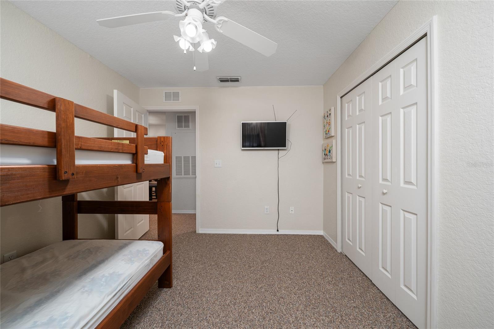 Image 13 of 35 For 930 Moonlight Cove Road 11-107