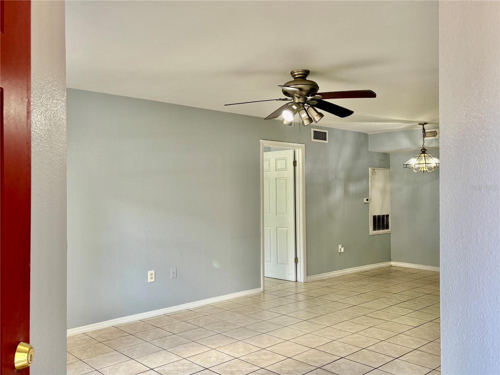 Image 3 of 27 For 3008 Parkway Boulevard 104