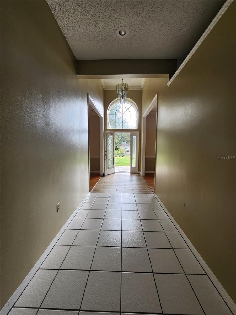 Image 13 of 25 For 725 Adriane Park Circle