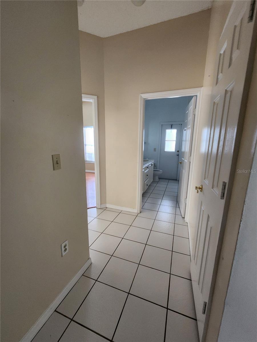 Image 14 of 25 For 725 Adriane Park Circle