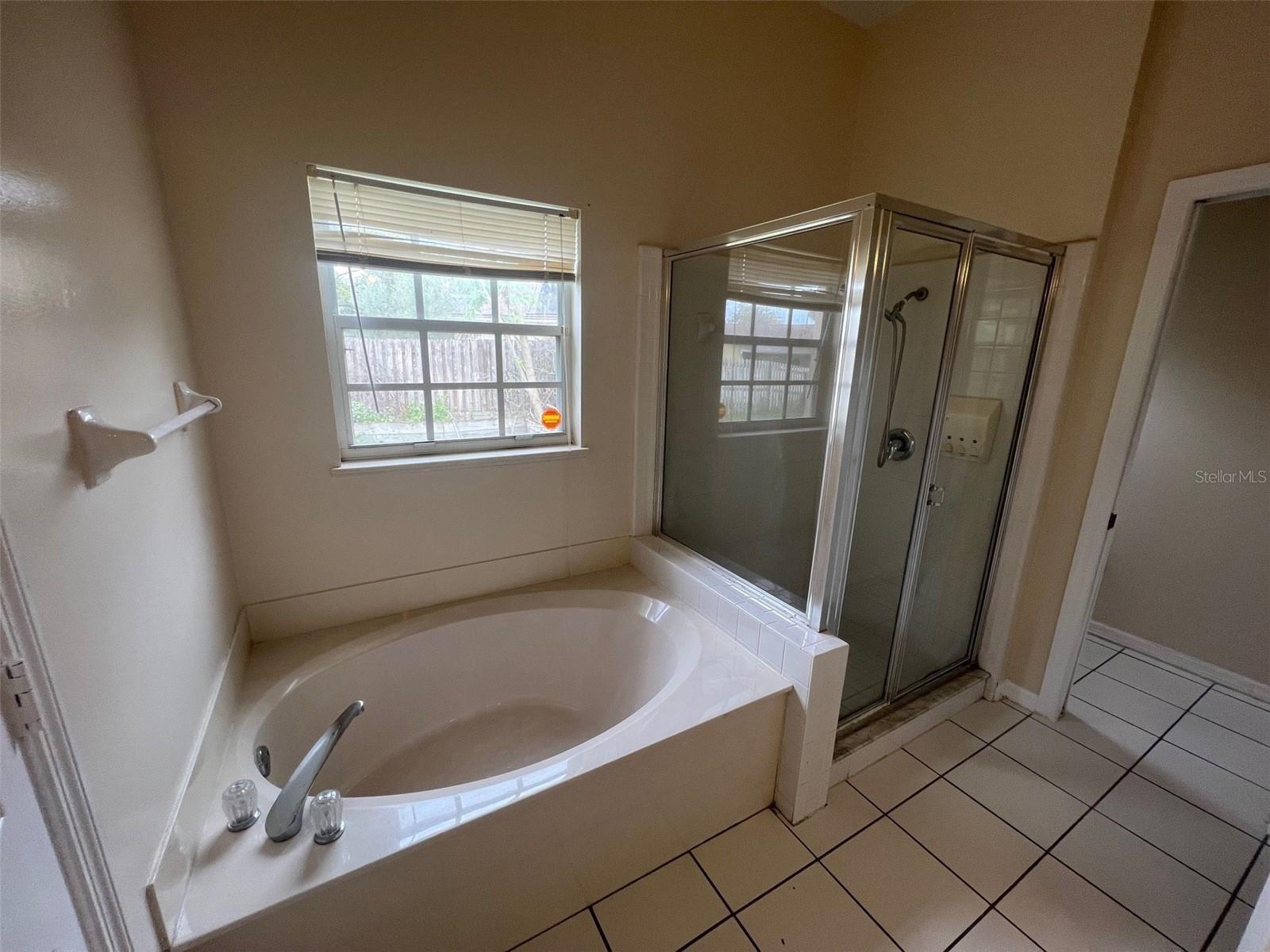 Image 21 of 25 For 725 Adriane Park Circle