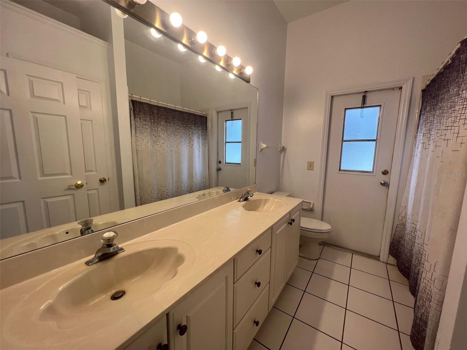Image 22 of 25 For 725 Adriane Park Circle