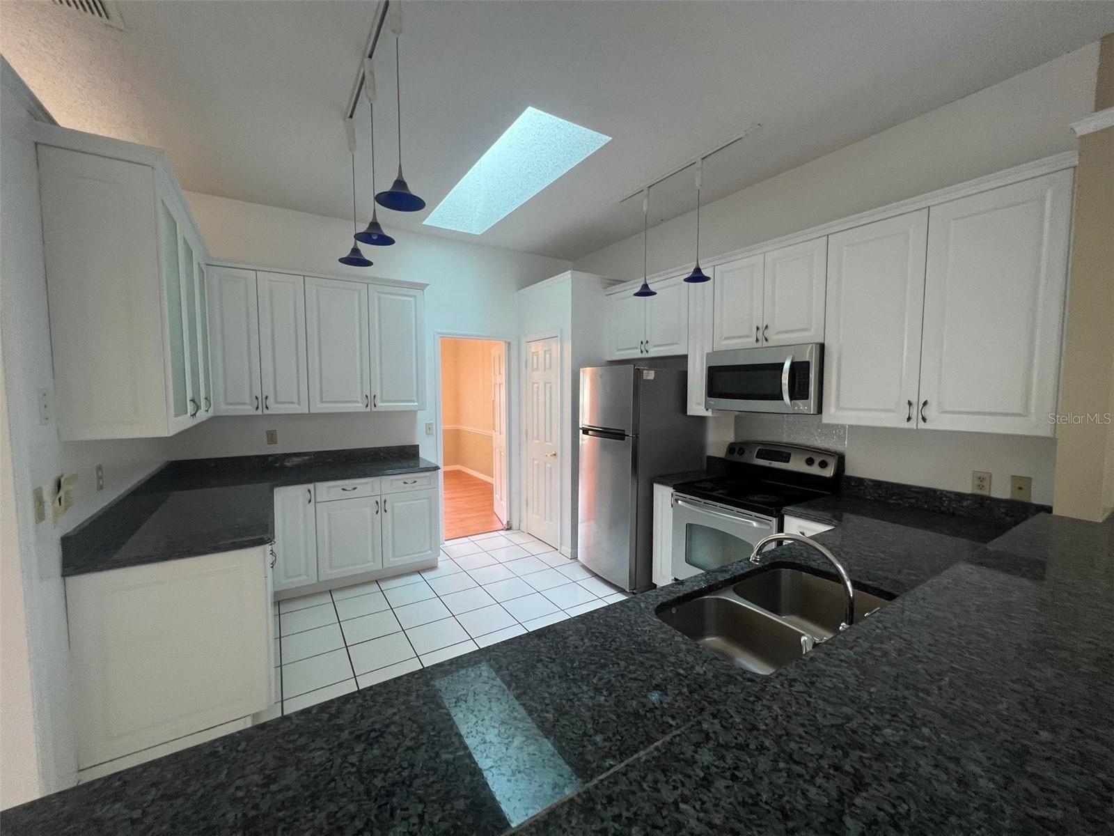 Image 3 of 25 For 725 Adriane Park Circle