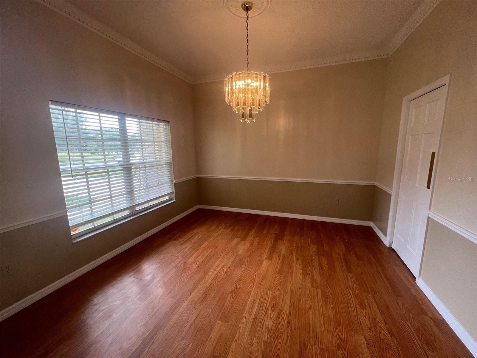 Image 9 of 25 For 725 Adriane Park Circle