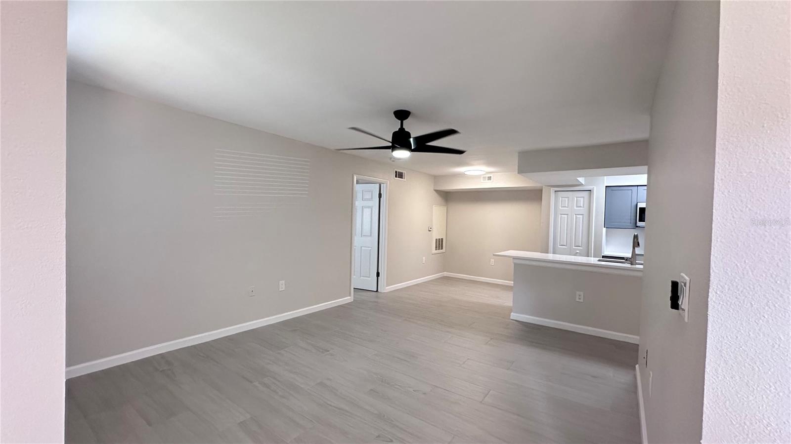 Image 3 of 18 For 3016 Parkway Boulevard 101