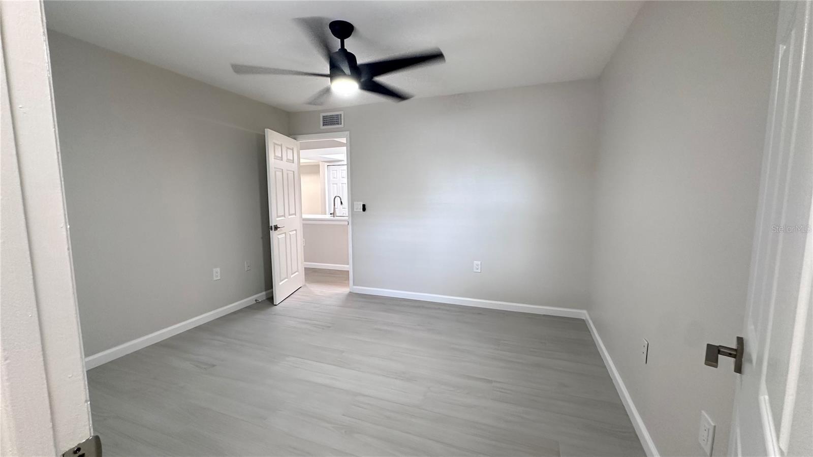 Image 4 of 18 For 3016 Parkway Boulevard 101