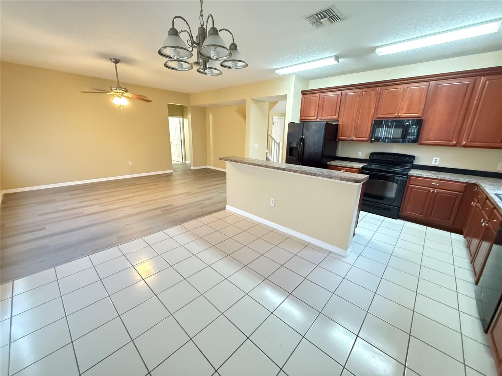 Image 11 of 32 For 10337 Stratford Pointe Avenue