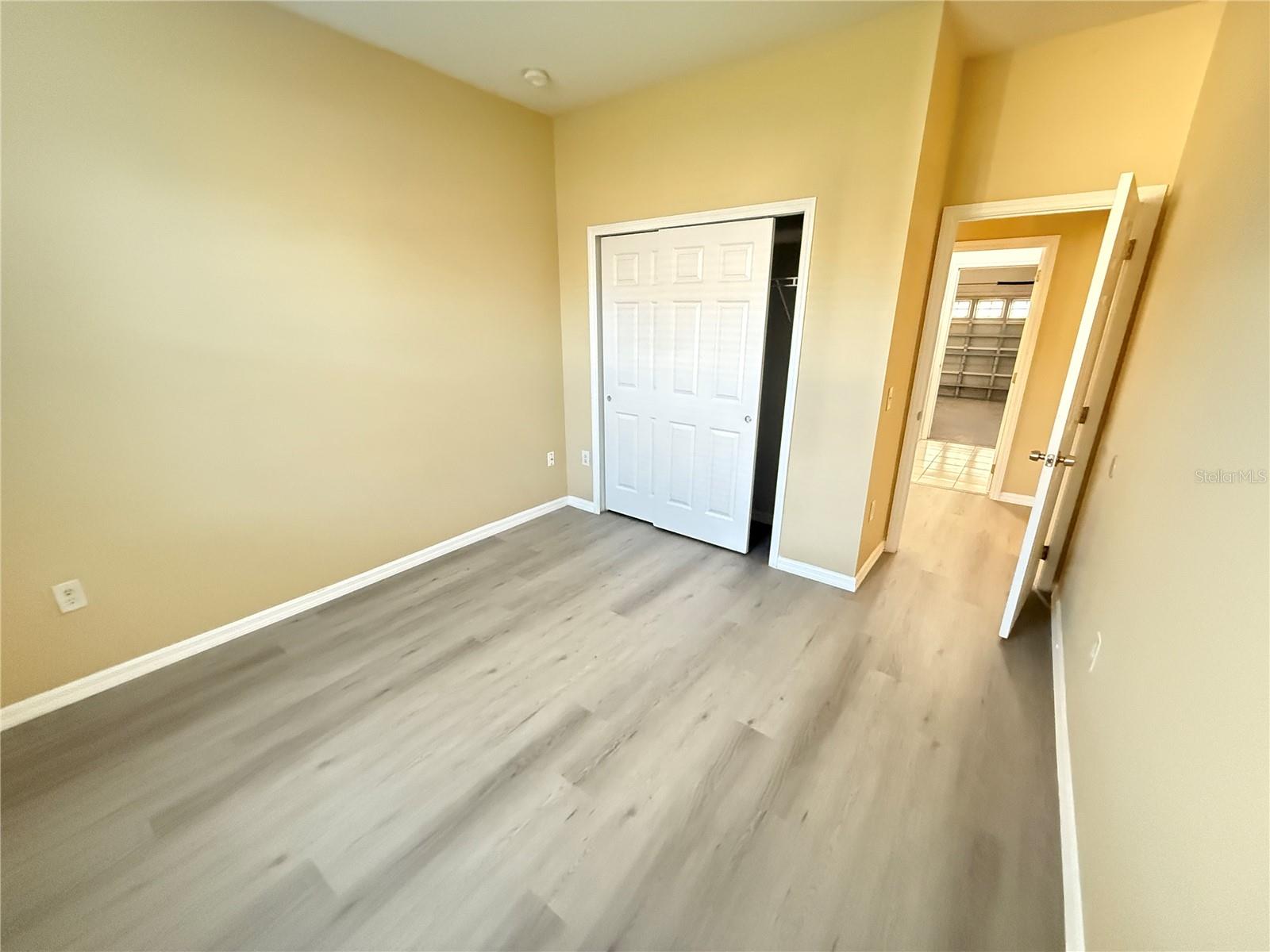 Image 13 of 32 For 10337 Stratford Pointe Avenue