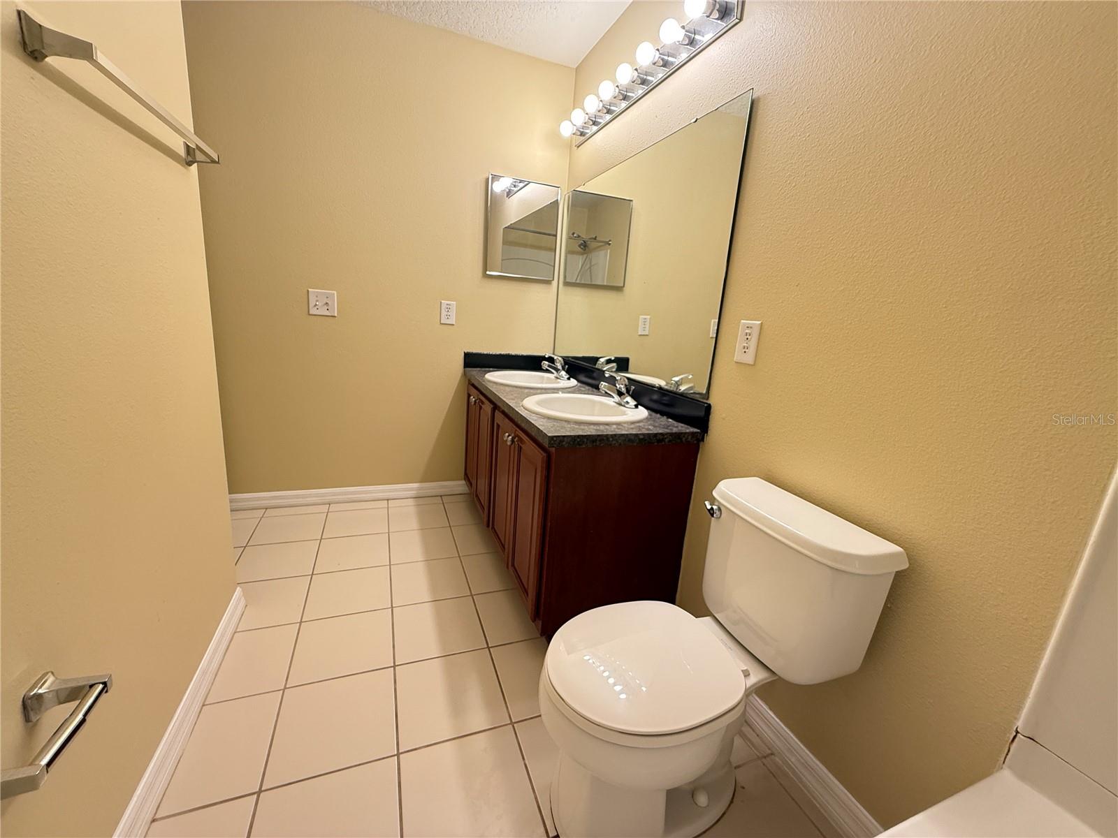 Image 22 of 32 For 10337 Stratford Pointe Avenue
