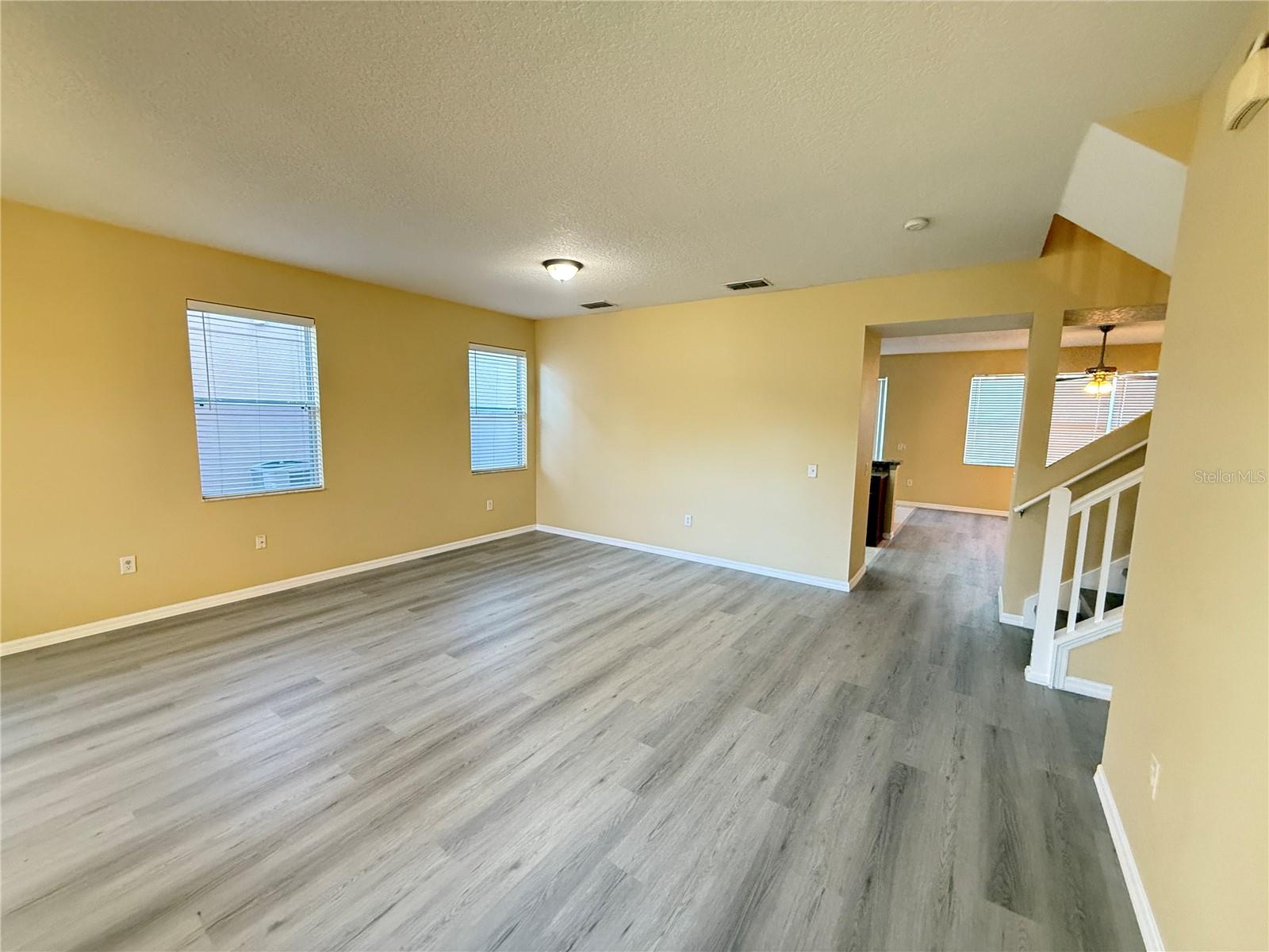 Image 3 of 32 For 10337 Stratford Pointe Avenue